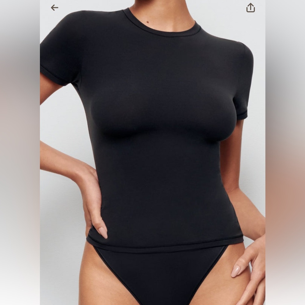 SKIMS SOLD OUT NWT IN BAG Fits Everybody t-shirt in Onyx-Small